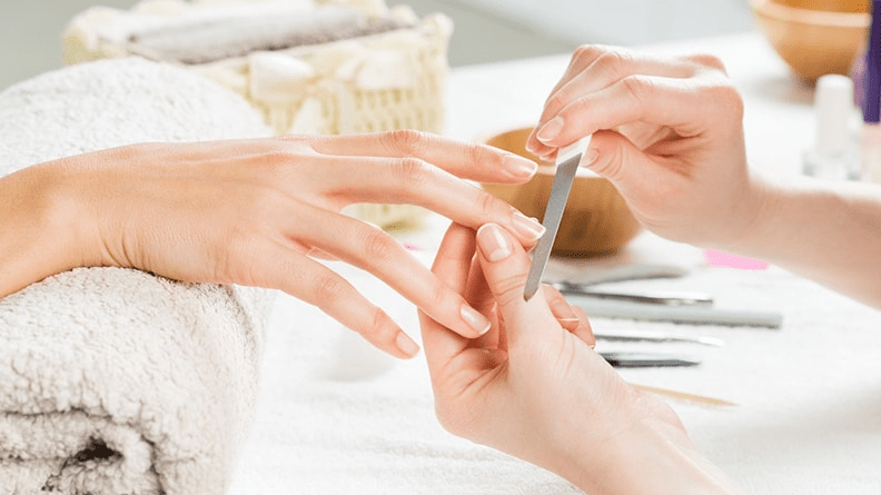 Imagen numero 1 del servicio MANICURE, LIMPIEZA Y EMBELLECIMIENTO DE UÑA Y MANOS