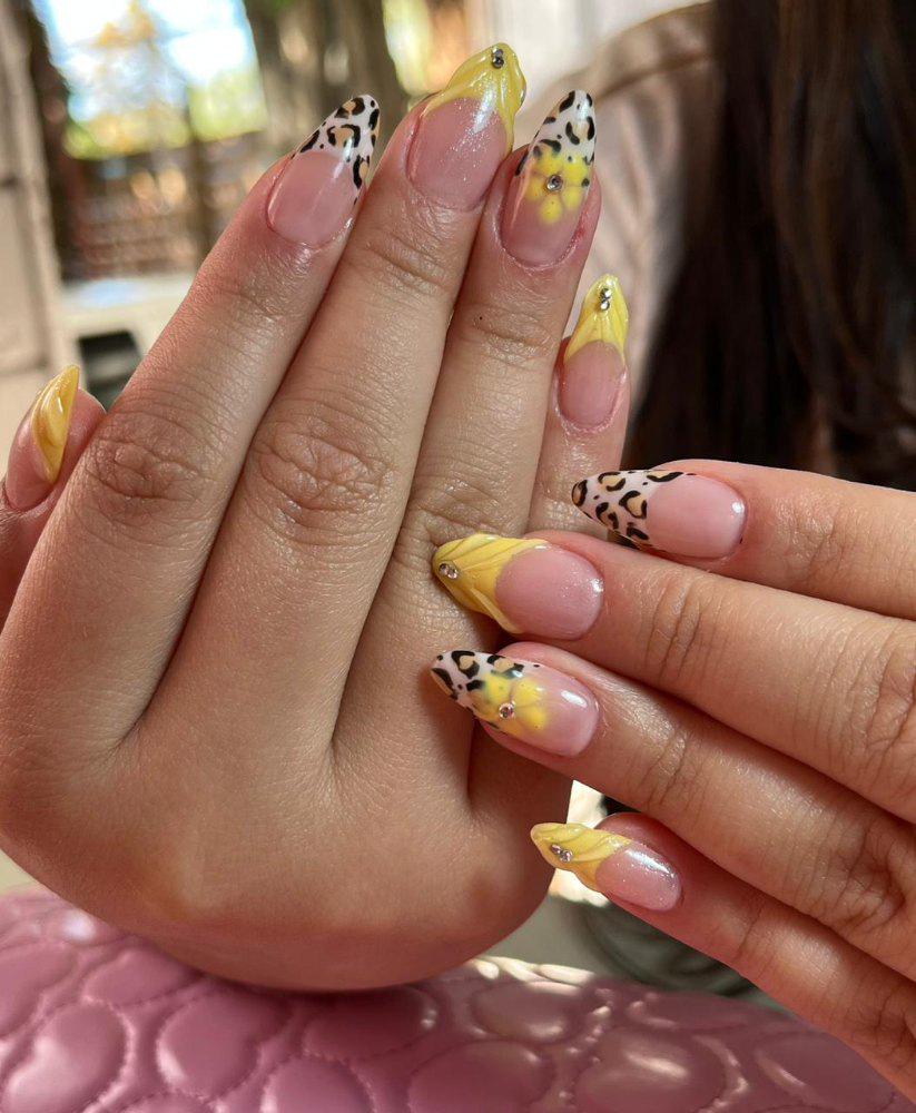 Imagen numero 2 del servicio Diseño mano alzada por uña