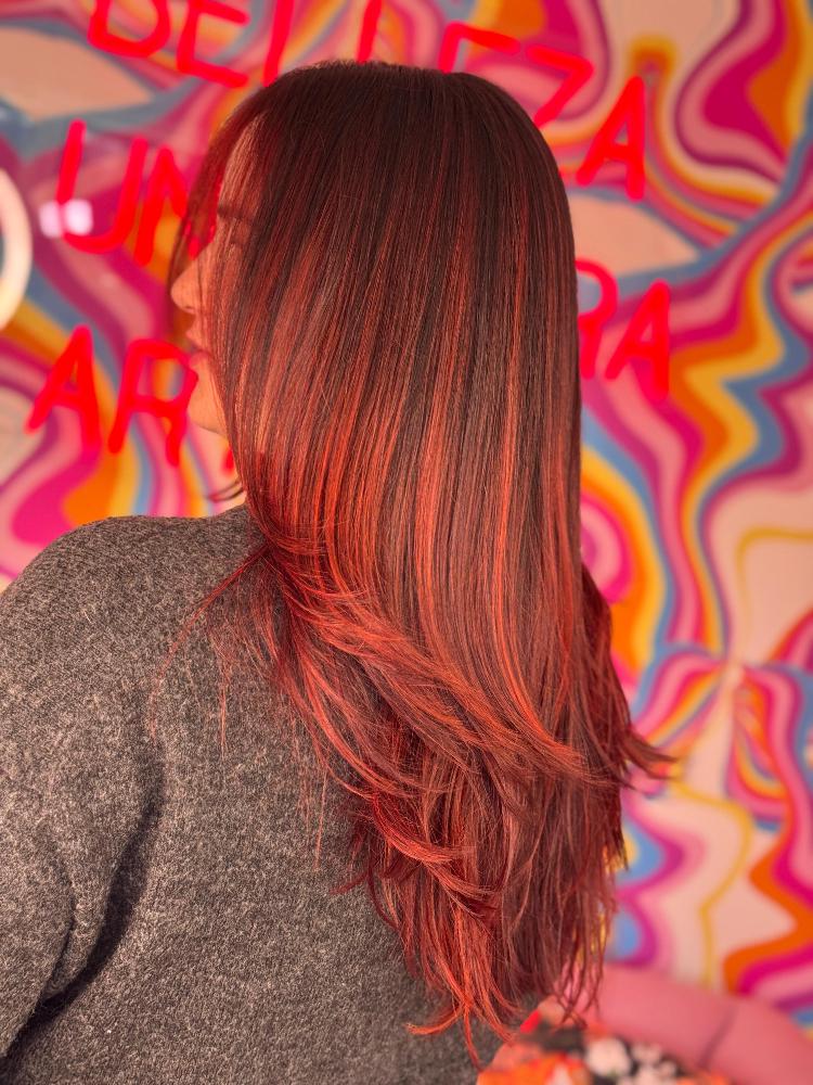 Imagen numero 2 del servicio Técnicas de iluminación: Balayage/Babylights/Luces dimensionales