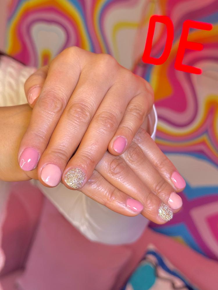 Imagen numero 2 del servicio Manicure permanente color