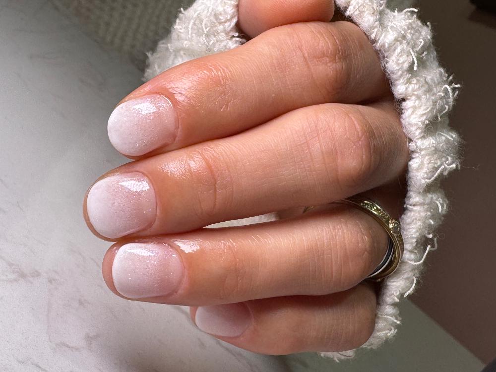 Imagen numero 2 del servicio Manicure permanente degradé/cat eye
