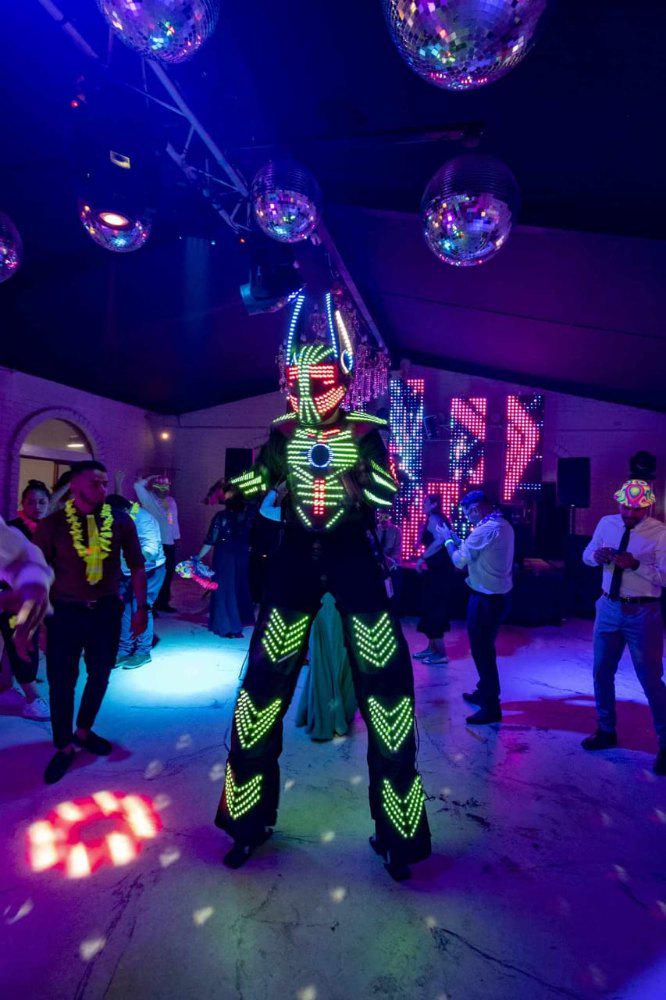 Imagen numero 1 del servicio Robot LED gigante show