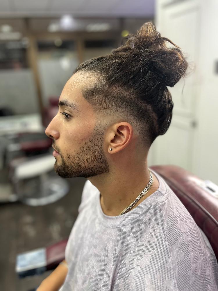 Imagen numero 2 del servicio Corte de cabello + Perfilado de barba + Limpieza Facial (Servicio Premium)