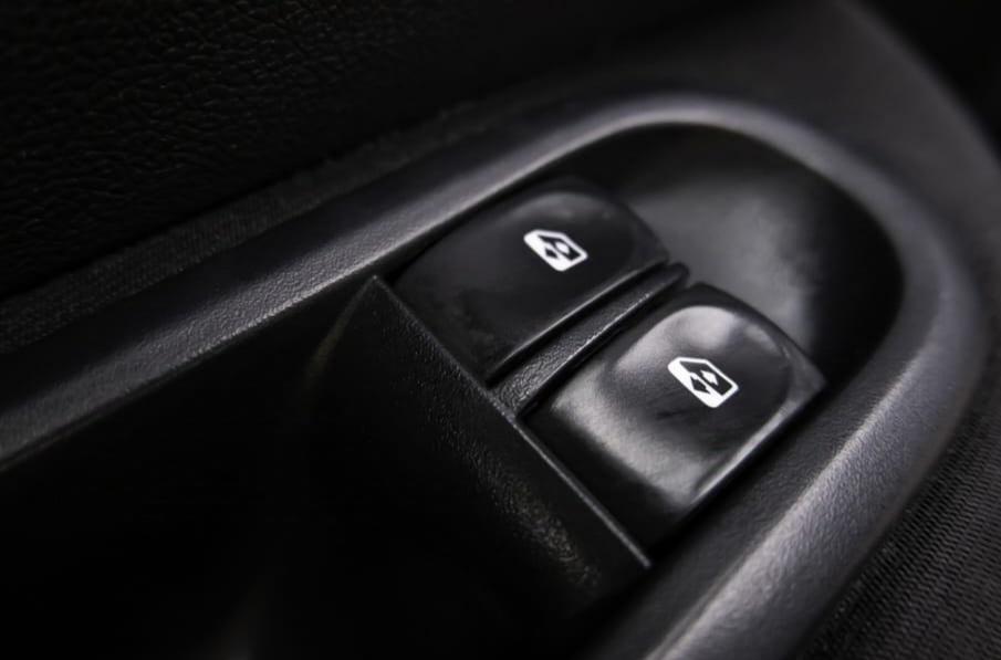 Imagen numero 1 del servicio Revisión de circuito alzavidrios