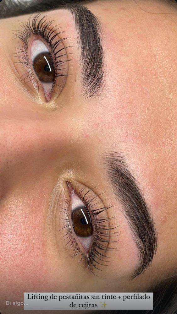 Imagen numero 3 del servicio Depilación de cejas con hilo